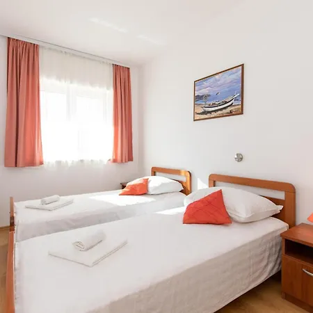 Appartement Two Bedroom With Balcony And Pool Krk Town