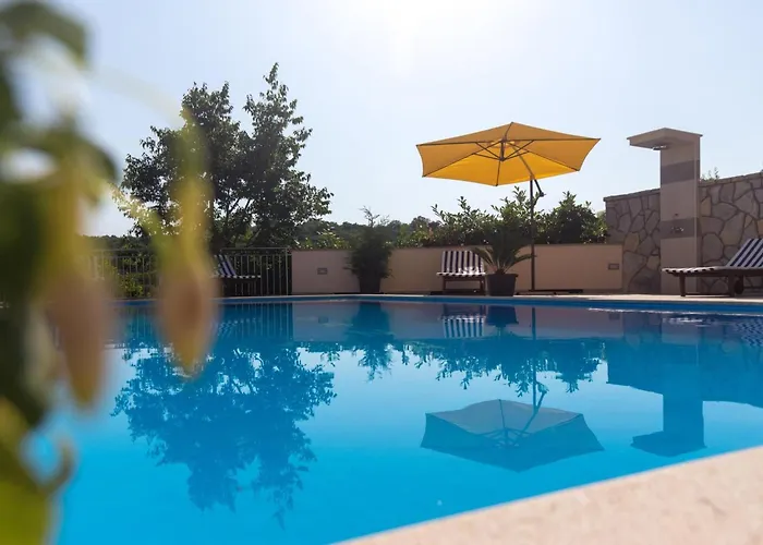Apartamento Two Bedroom With Balcony And Pool Krk Town
