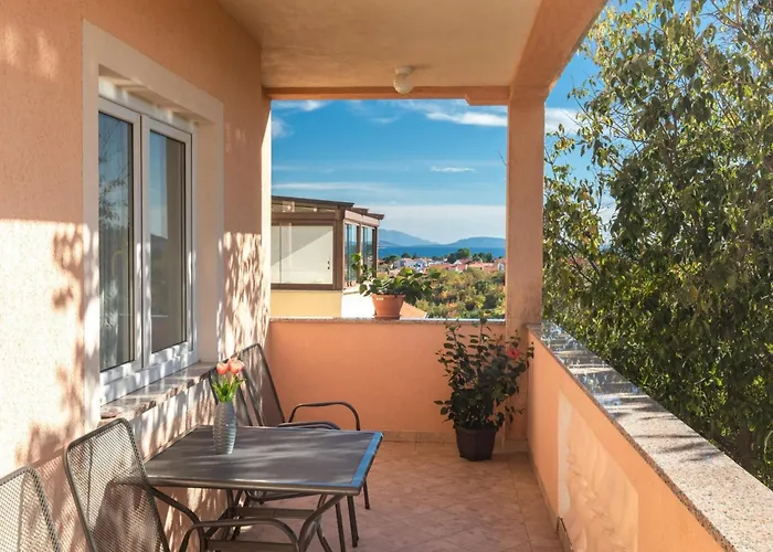Two Bedroom With Balcony And Pool Apartamento *