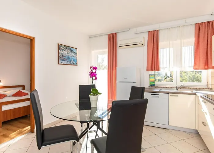 Apartamento Two Bedroom With Balcony And Pool Krk Town
