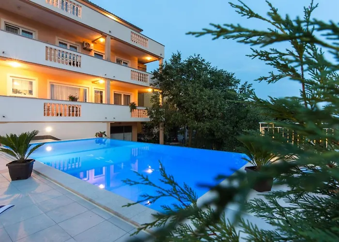 Two Bedroom With Balcony And Pool Krk Town