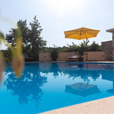 Lejlighed Two Bedroom With Balcony And Pool Krk Town